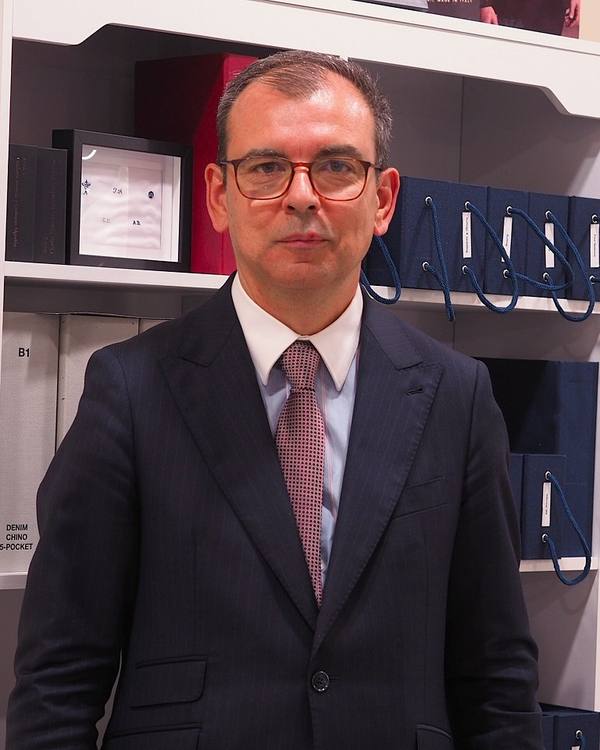 Gabriel Lozano, fundador de Gabrieli Atelier, en el atelier de Córdoba